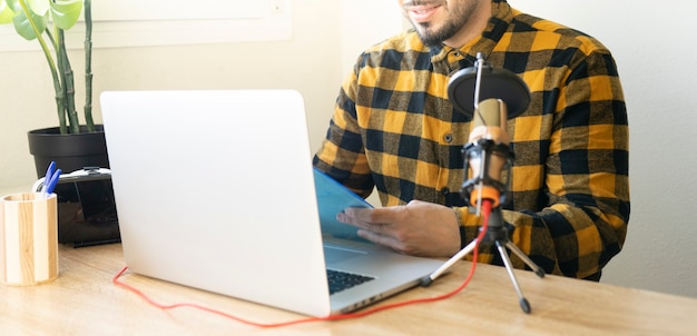 Ile kosztuje naprawa mikrofonu w laptopie i kiedy warto ją wykonać?