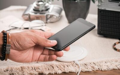 Jak ładować indukcyjnie iPhone bez problemów?