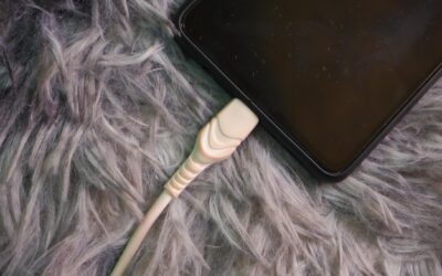 Czy do iPhone 15 jest ładowarka i jak to wpływa na użytkowanie?