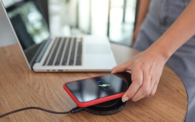 Jak działają ładowarki bezprzewodowe i czy warto z nich korzystać?