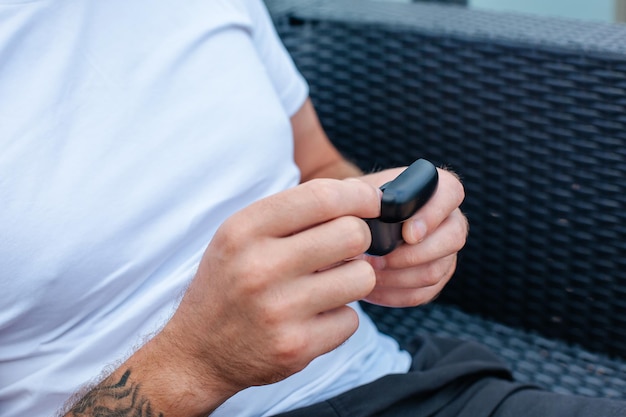 Jak ładować pada PS4, by nie uszkodzić baterii?