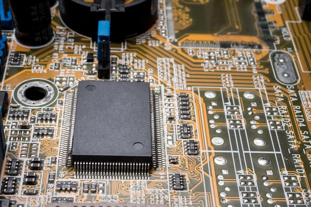 Jaka płyta główna pasuje do i3 6100?