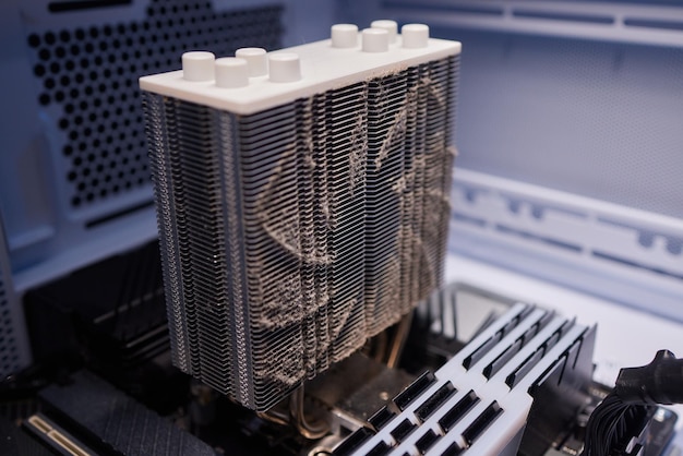 Jakie chłodzenie CPU sprawdzi się najlepiej w codziennej pracy?