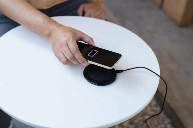 Ładowarka indukcyjna czy warto inwestować w takie rozwiązanie?