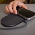 Czy iPhone 14 ma ładowanie indukcyjne i jak to działa?
