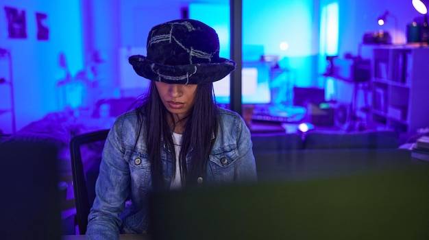 Jaki komputer do Cyberpunk 2077 wybrać, żeby gra działała płynnie?